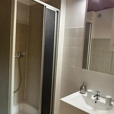 Hotelzimmer Im Alten Reihenhaus Auf Der Stadtmauer Bacharach Buitenkant foto