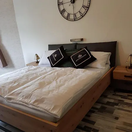 Hotelzimmer Im Alten Reihenhaus Auf Der Stadtmauer Bacharach Buitenkant foto